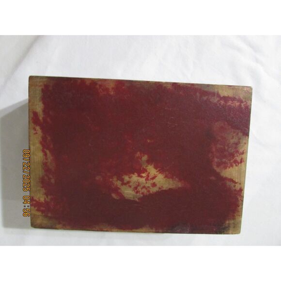 Vintage Fleur-de-lis wooden box chess set with wooden pieces slide top box - Picture 3 of 11